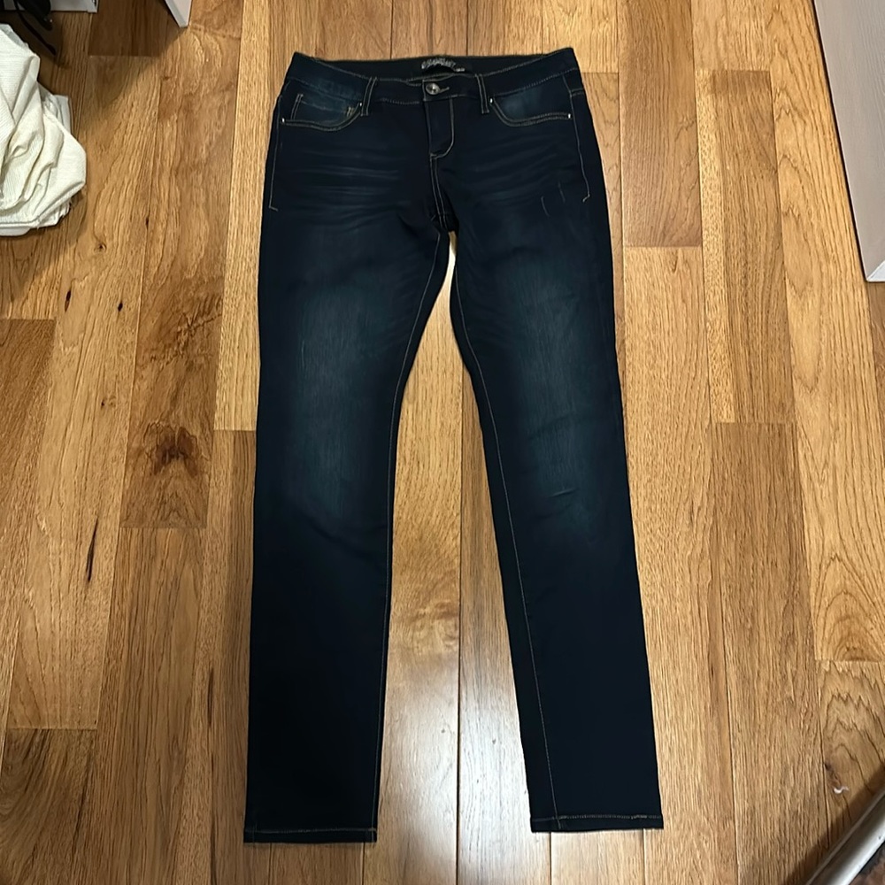 Low rise skinny jeans 9 x 32 new very stretchy